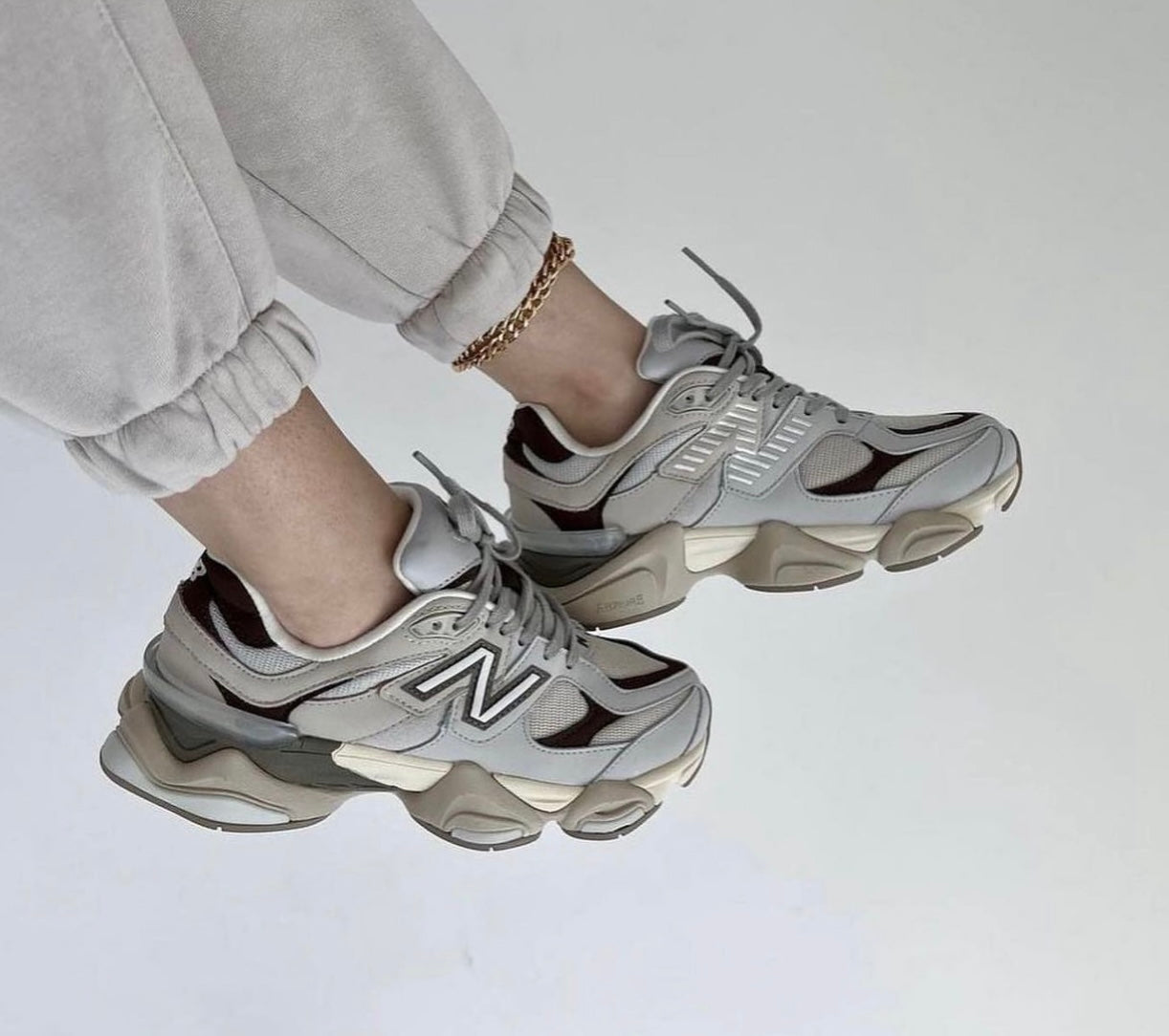 New Balance 9060 Light grey and green olive מידה 38.5