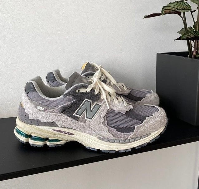 New balance 2002R