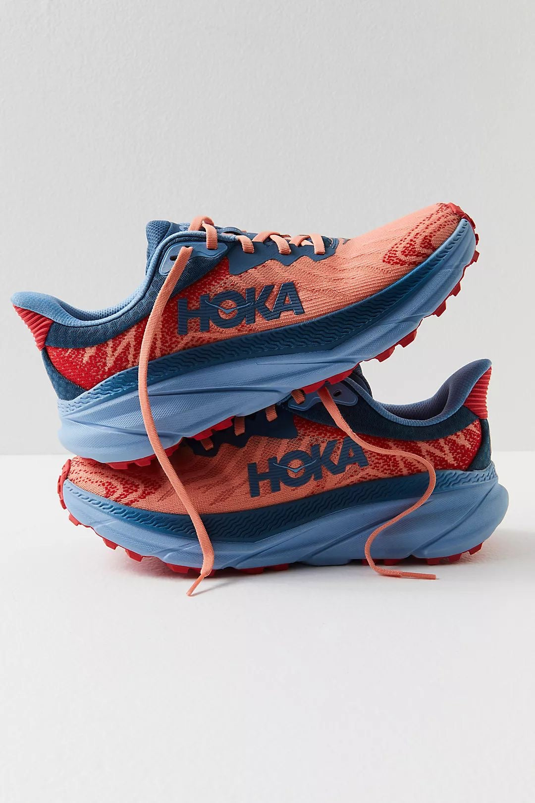 Hoka Challenger