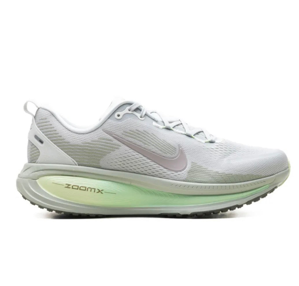 נעלי Nike Vomero Plus Grey Green מקוריות בעיצוב אופנתי עכשווי לקידום אתר