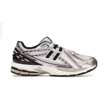 נעלי New Balance 1906R
Silver Black מקוריות בעיצוב אופנתי עכשווי לקידום אתר