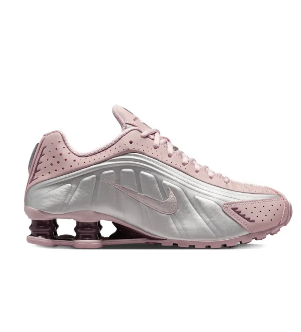 נעלי Nike Shox R4 Silver Pink מקוריות בעיצוב אופנתי עכשווי לקידום אתר