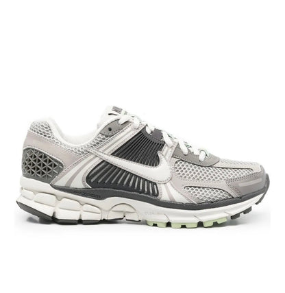 נעלי Nike Zoom Vomero 5 Light Grey מקוריות בעיצוב אופנתי עכשווי לקידום אתר