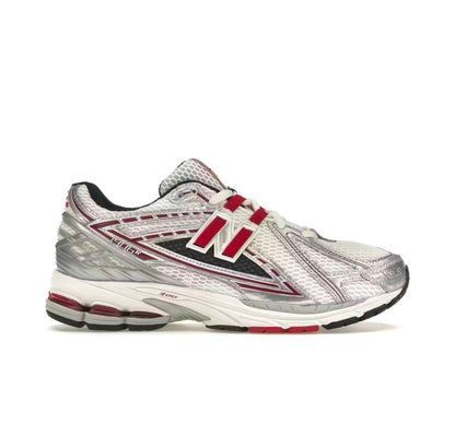 נעלי New Balance 1906R
Silver Classic Crimson מקוריות בעיצוב אופנתי עכשווי לקידום אתר