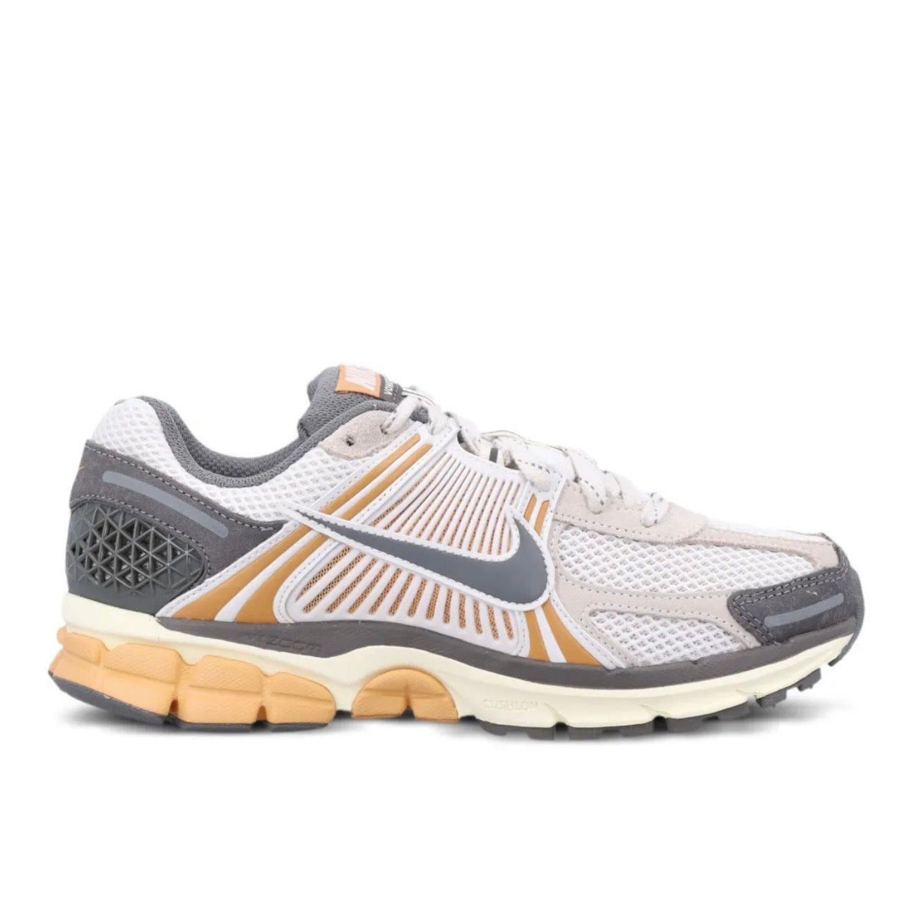 נעלי Nike Zoom Vomero 5 grey cream מקוריות בעיצוב אופנתי עכשווי לקידום אתר