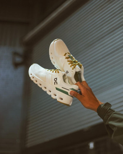 On Cloudrunner 2 white Green gold
