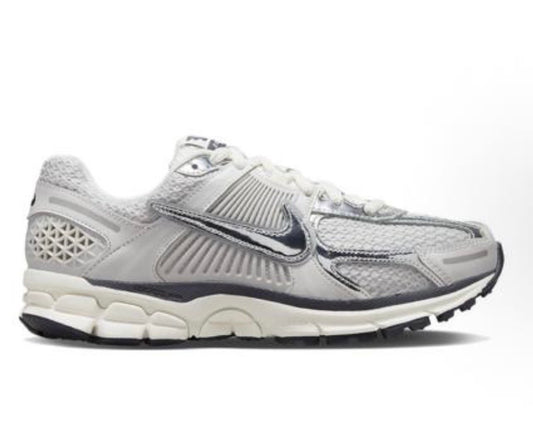 נעלי Nike Zoom Vomero 5 Silver Black מקוריות בעיצוב אופנתי עכשווי לקידום אתר