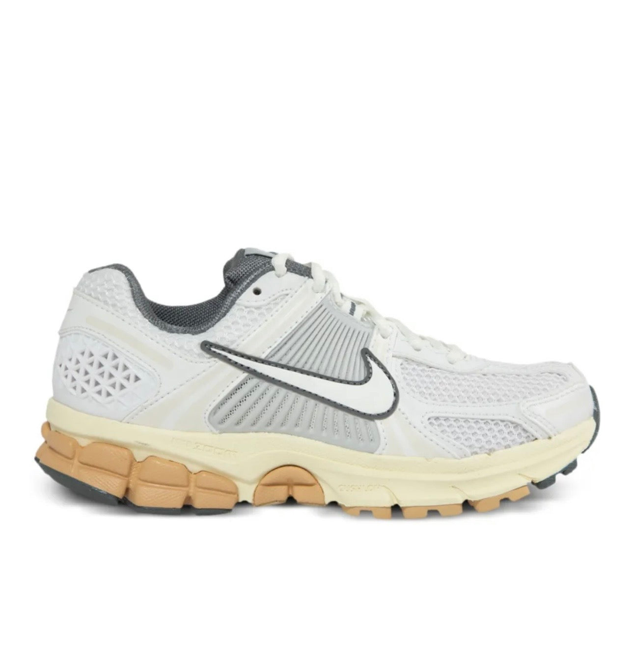 נעלי Nike Zoom Vomero 5 grey beige מקוריות בעיצוב אופנתי עכשווי לקידום אתר