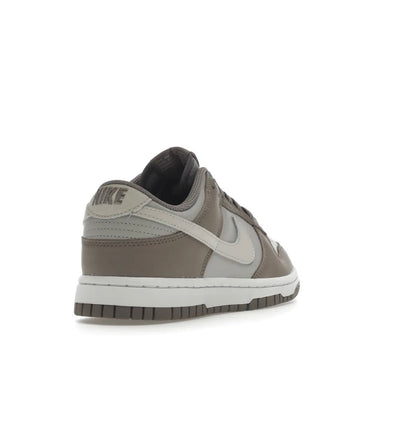 Nike Dunk Low Bone בז'