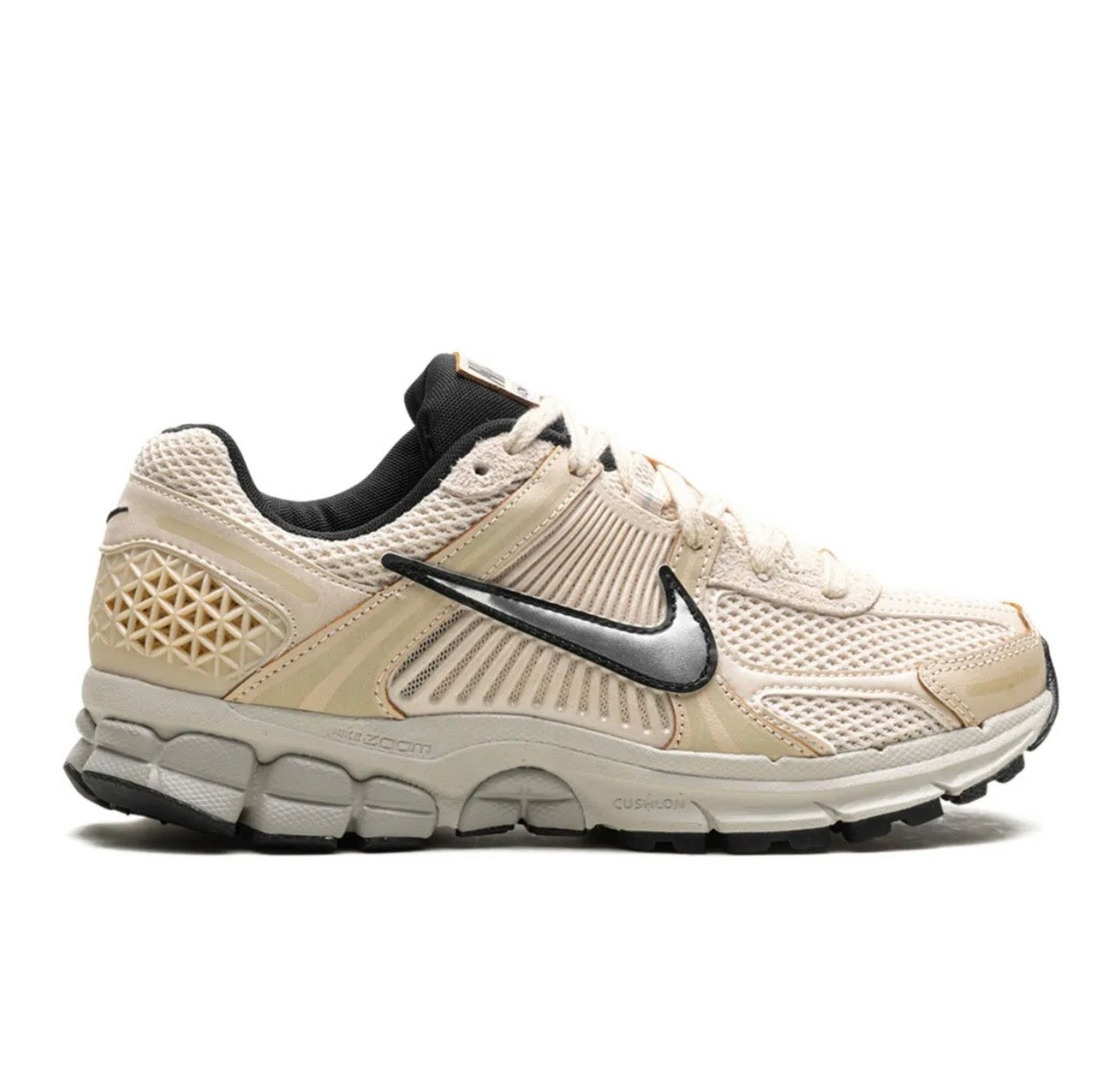 נעלי Nike Zoom Vomero 5 Beige מקוריות בעיצוב אופנתי עכשווי לקידום אתר