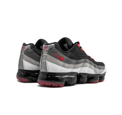 Nike air Vapormax 95’ grey red black