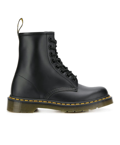 נעלי Doctor Martens Boots Smooth Black מקוריות בעיצוב אופנתי עכשווי לקידום אתר