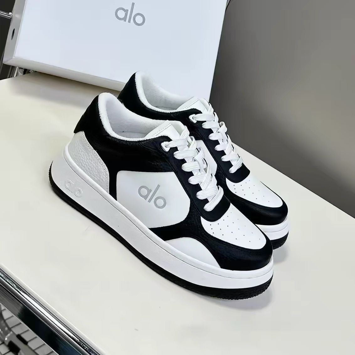 Alo Sneakers Black White