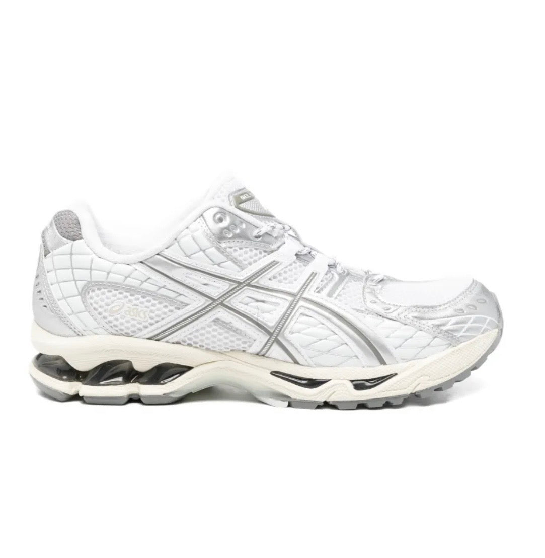 נעלי Asics Gel Nimbus White מקוריות בעיצוב אופנתי עכשווי לקידום אתר