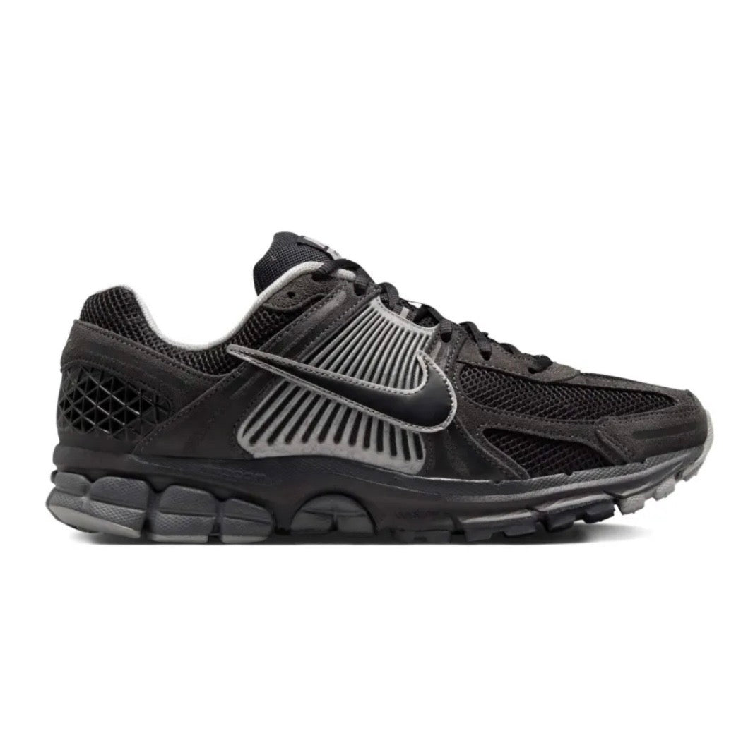 נעלי Nike Zoom Vomero 5 Black מקוריות בעיצוב אופנתי עכשווי לקידום אתר