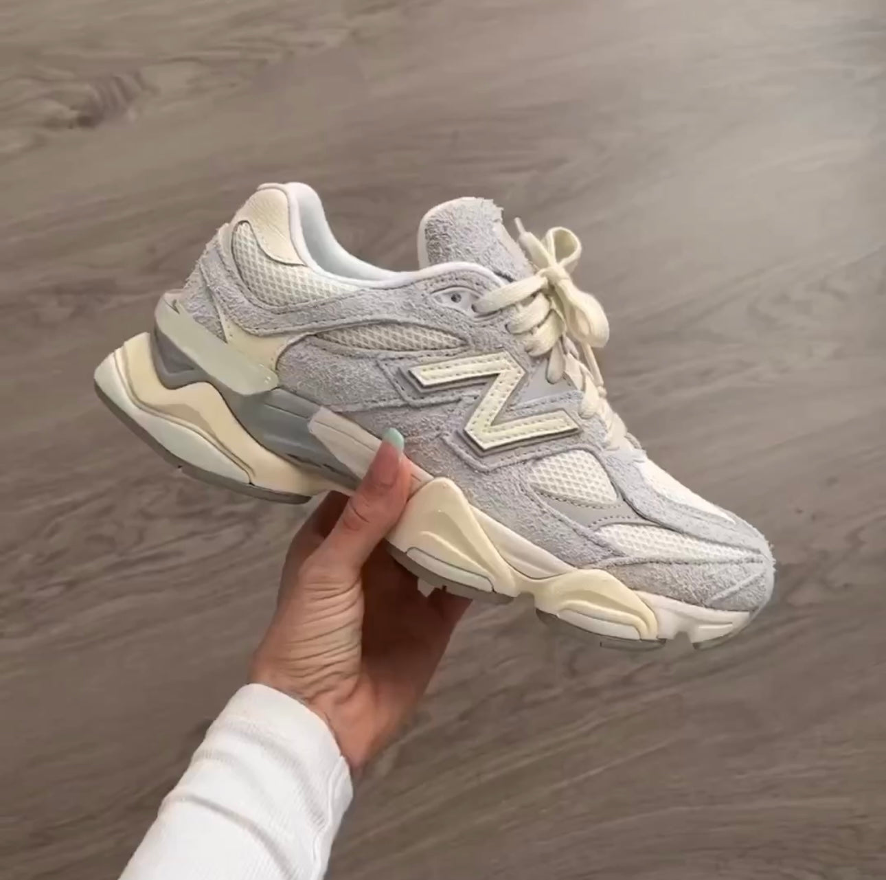 New Balance 9060 light grey מידה 43
