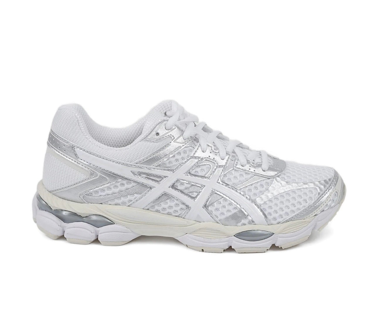 נעלי ASICS Gel cumulus white מקוריות בעיצוב אופנתי עכשווי לקידום אתר