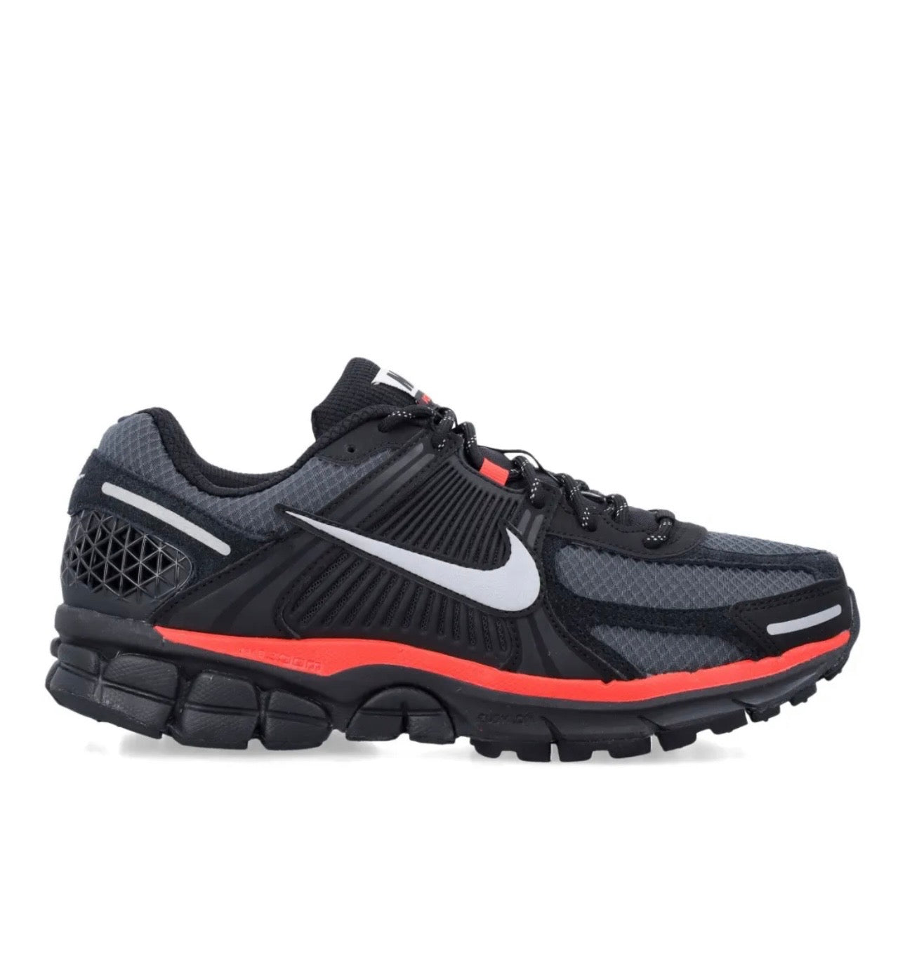 נעלי Nike Zoom Vomero 5 Black Red מקוריות בעיצוב אופנתי עכשווי לקידום אתר